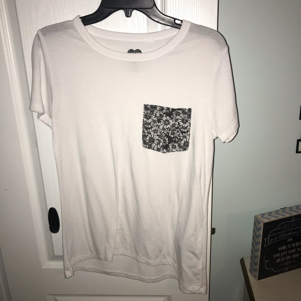 Modern Lux White pocket T-shirt